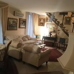 https://the-trip-house-between-the-center-and-the-sea.catania-hotels.net